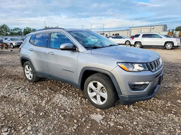 3C4NJCBB3JT502251 — 2018 Jeep Compass, фото 4 с аукциона Copart, Град