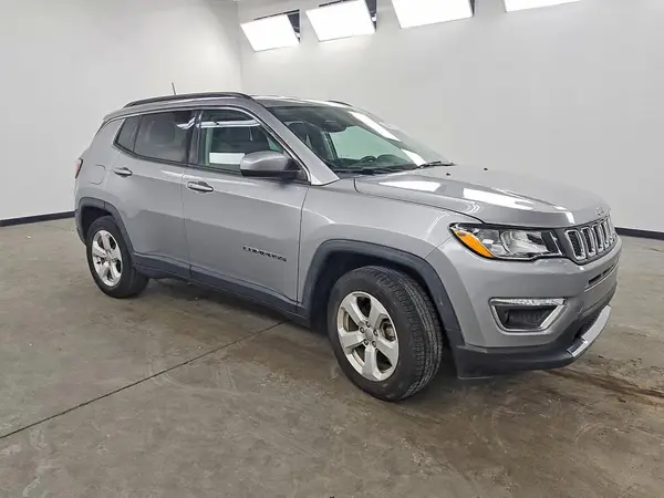3C4NJCBB5JT193902 — 2018 Jeep Compass, фото 4 с аукциона Copart 12.10.2026, Мелкие вмятины и царапины