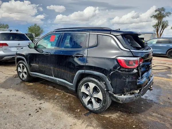 3C4NJCBB5JT271997 — 2018 Jeep Compass, фото 2 с аукциона Copart, Задняя часть