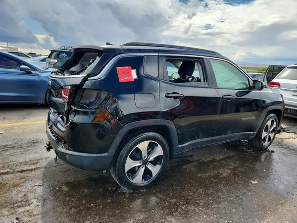 3C4NJCBB5JT271997 — 2018 Jeep Compass, фото 3 с аукциона Copart, Задняя часть