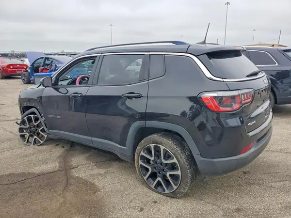 3C4NJDCB1JT298473 — 2018 Jeep Compass, фото 2 с аукциона Copart, Передняя часть