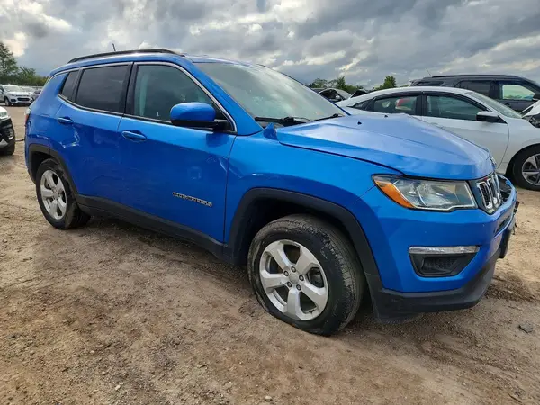 3C4NJDBB6JT139174 — 2018 Jeep Compass, фото 4 с аукциона Copart, Передняя часть