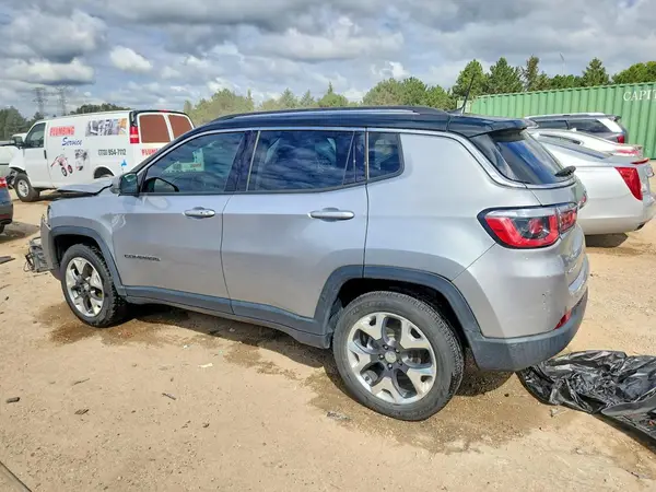 3C4NJDCB5JT437018 — 2018 Jeep Compass, фото 2 с аукциона Copart, Передняя часть