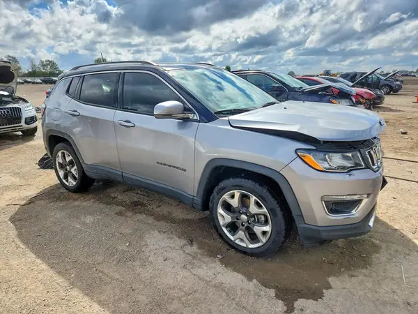 3C4NJDCB5JT437018 — 2018 Jeep Compass, фото 4 с аукциона Copart, Передняя часть
