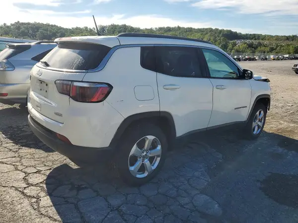 3C4NJDBB8JT485615 — 2018 Jeep Compass, фото 3 с аукциона Copart, Передняя часть