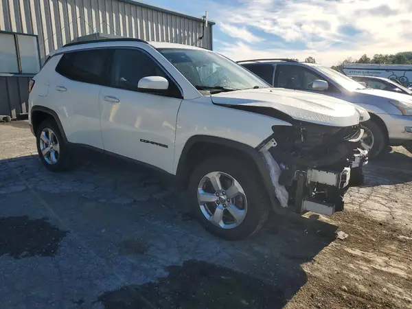 3C4NJDBB8JT485615 — 2018 Jeep Compass, фото 4 с аукциона Copart, Передняя часть