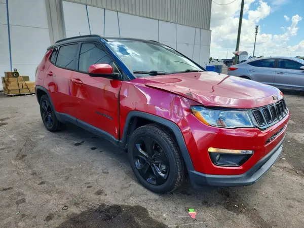 3C4NJCBB1JT324677 — 2018 Jeep Compass, фото 4 с аукциона Copart, Боковая часть