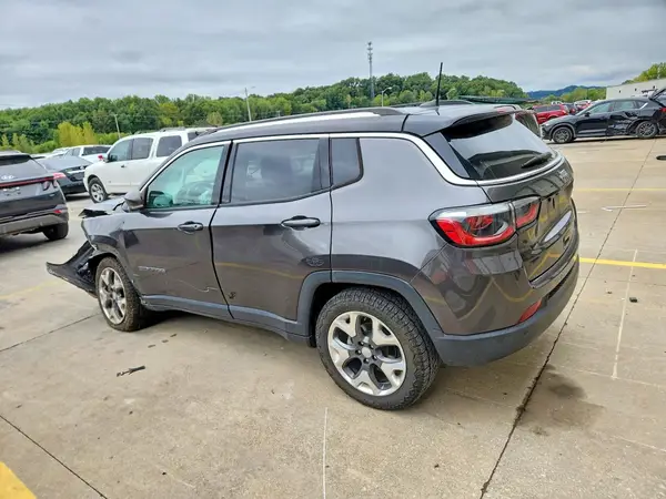 3C4NJCCB2JT204384 — 2018 Jeep Compass, фото 2 с аукциона Copart, Передняя часть