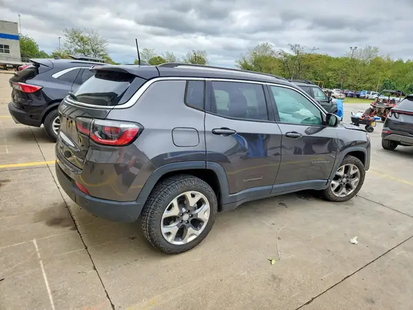 3C4NJCCB2JT204384 — 2018 Jeep Compass, фото 3 с аукциона Copart, Передняя часть