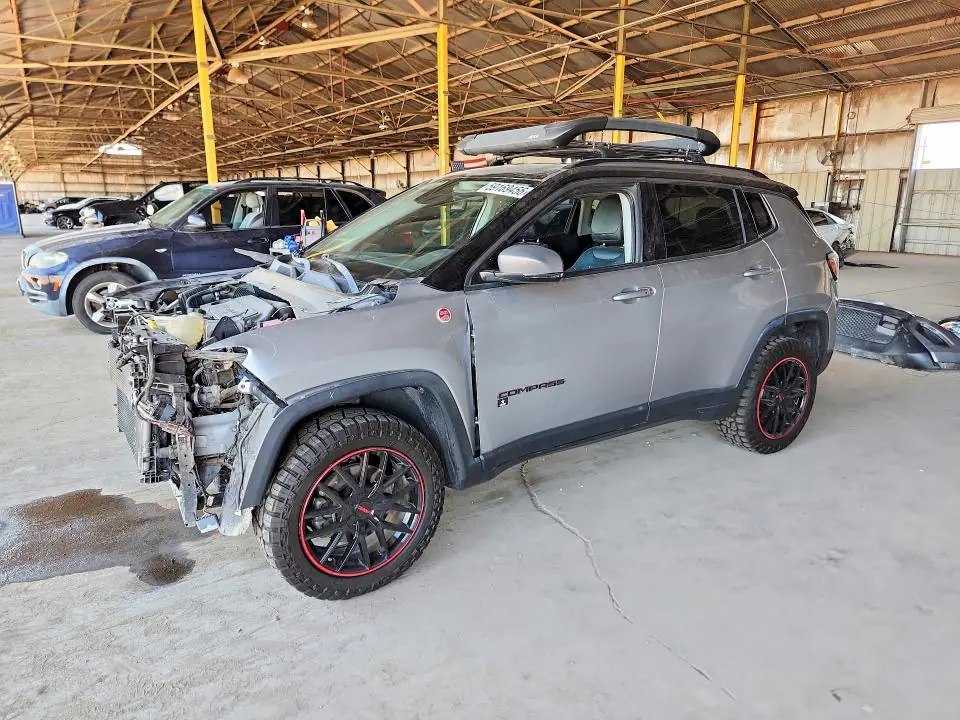 3C4NJDDB6KT617883 Jeep Compass 2019 — повреждение Передняя часть, фото до ремонта