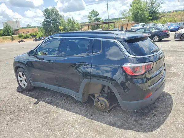 3C4NJCBB1KT636581 — 2019 Jeep Compass, фото 2 с аукциона Copart 13.10.2026, Передняя часть