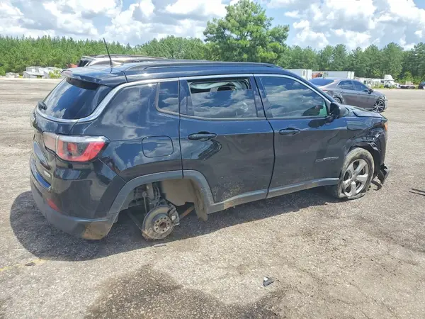 3C4NJCBB1KT636581 — 2019 Jeep Compass, фото 3 с аукциона Copart 13.10.2026, Передняя часть