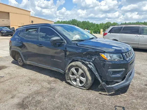 3C4NJCBB1KT636581 — 2019 Jeep Compass, фото 4 с аукциона Copart 13.10.2026, Передняя часть