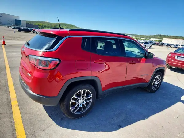 3C4NJCBB0KT692625 — 2019 Jeep Compass, фото 3 с аукциона Copart, Передняя часть