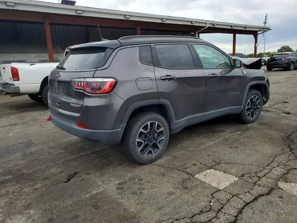 3C4NJDDB8KT617917 — 2019 Jeep Compass, фото 3 с аукциона Copart, Передняя часть