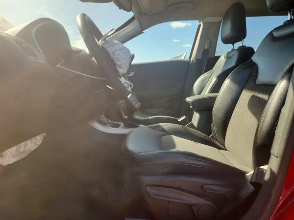 3C4NJDBB1KT689612 — 2019 Jeep Compass, фото 7 с аукциона Copart, Передняя часть