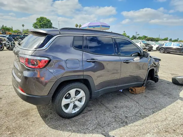 3C4NJCBB4KT750445 — 2019 Jeep Compass, фото 3 с аукциона Copart, Передняя часть