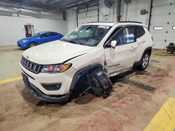 3C4NJDBB1KT600279 Jeep Compass 2019 — повреждение Передняя часть, фото до ремонта