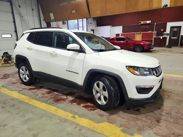 3C4NJDBB1KT600279 — 2019 Jeep Compass, фото 4 с аукциона Copart 28.09.2026, Передняя часть