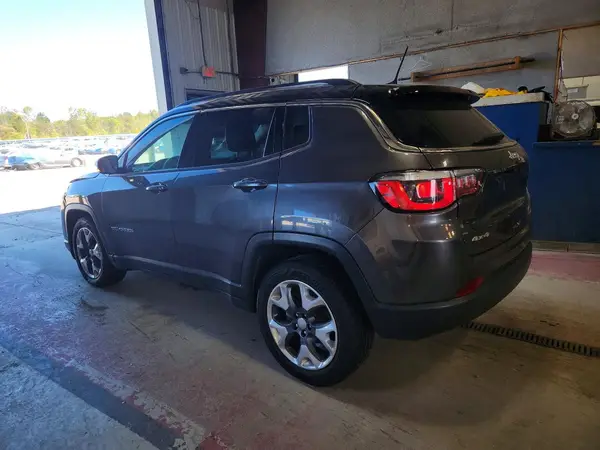 3C4NJDCB5KT752936 — 2019 Jeep Compass, фото 2 с аукциона Copart, Боковая часть