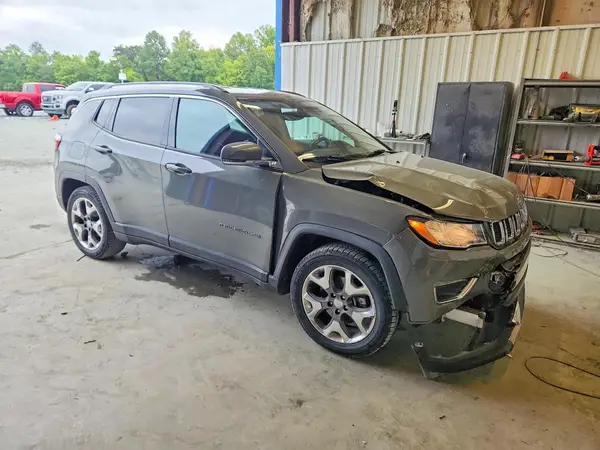 3C4NJCCBXKT793508 — 2019 Jeep Compass, фото 4 с аукциона Copart, Передняя часть