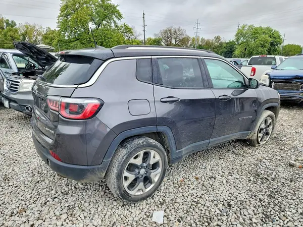 3C4NJDCB7KT729626 — 2019 Jeep Compass, фото 3 с аукциона Copart, Передняя часть