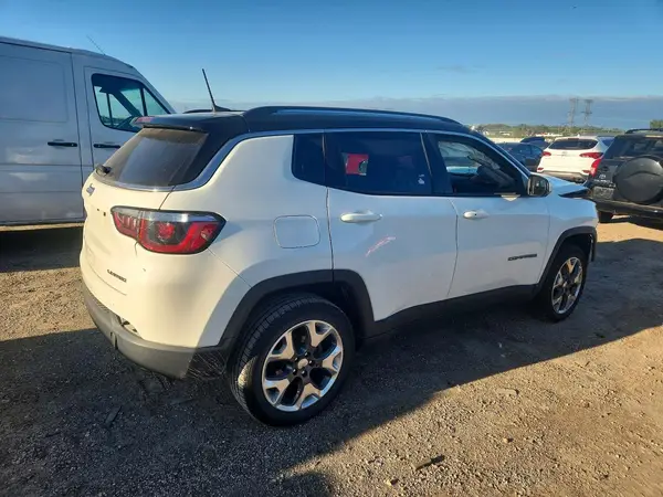 3C4NJDCB6KT639870 — 2019 Jeep Compass, фото 3 с аукциона Copart, Передняя часть