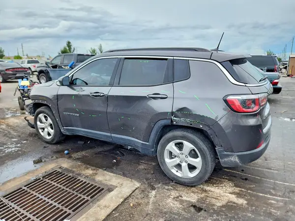 3C4NJCBB7KT646564 — 2019 Jeep Compass, фото 2 с аукциона Copart, Передняя часть
