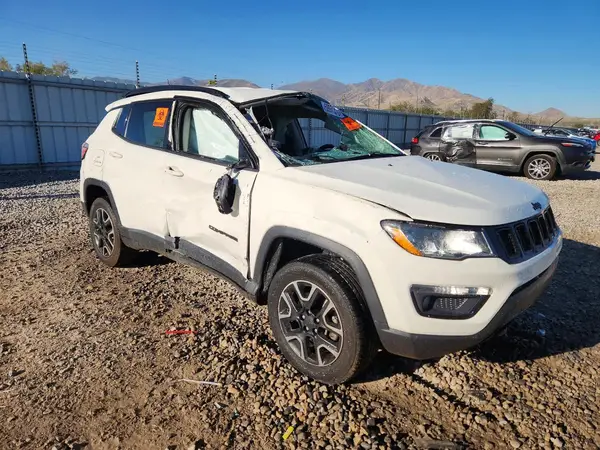 3C4NJDAB6KT703022 — 2019 Jeep Compass, фото 4 с аукциона Copart, Опрокидывание