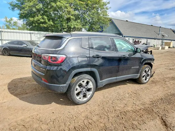 3C4NJDCB9KT661362 — 2019 Jeep Compass, фото 3 с аукциона Copart, Передняя часть