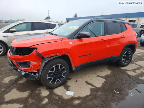 3C4NJDDB4KT794075 — 2019 Jeep Compass, Передняя часть, фото до ремонта