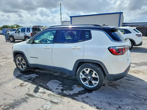 3C4NJCCB1LT165886 — 2020 Jeep Compass, фото 2 с аукциона Copart, Передняя часть