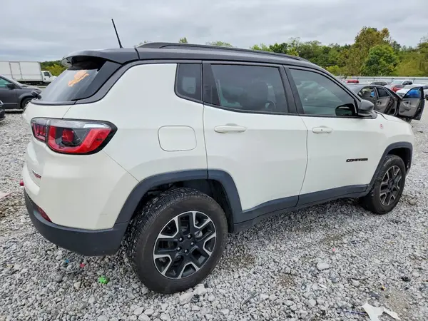 3C4NJDDB2LT195337 — 2020 Jeep Compass, фото 3 с аукциона Copart, Передняя часть