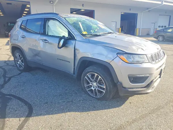 3C4NJDBB0LT258213 — 2020 Jeep Compass, фото 4 с аукциона Copart, Опрокидывание