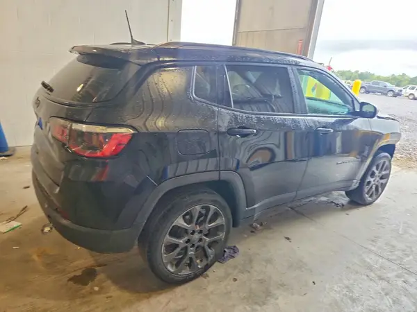 3C4NJDEB7MT601645 — 2021 Jeep Compass, фото 3 с аукциона Copart, Передняя часть