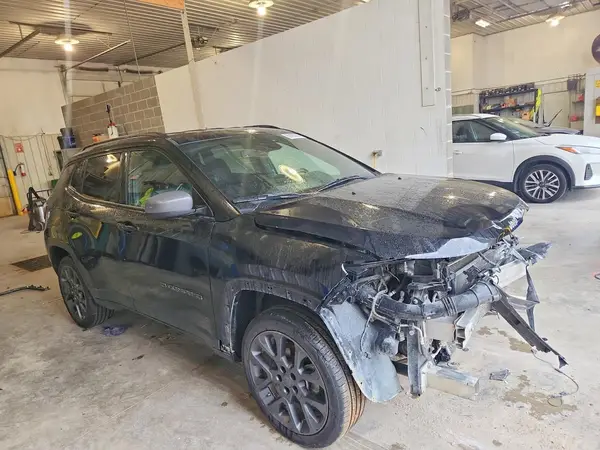 3C4NJDEB7MT601645 — 2021 Jeep Compass, фото 4 с аукциона Copart, Передняя часть