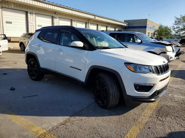 3C4NJDBB1MT561714 — 2021 Jeep Compass, фото 4 с аукциона Copart, Передняя часть