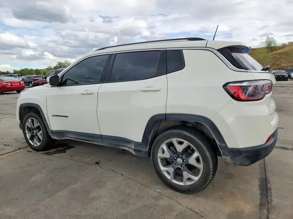 3C4NJDCB1MT567852 — 2021 Jeep Compass, фото 2 с аукциона Copart, Передняя часть