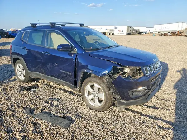 3C4NJCBBXMT538412 — 2021 Jeep Compass, фото 4 с аукциона Copart, Передняя часть