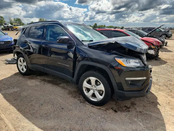 3C4NJDBB7MT566674 — 2021 Jeep Compass, фото 4 с аукциона Copart, Передняя часть