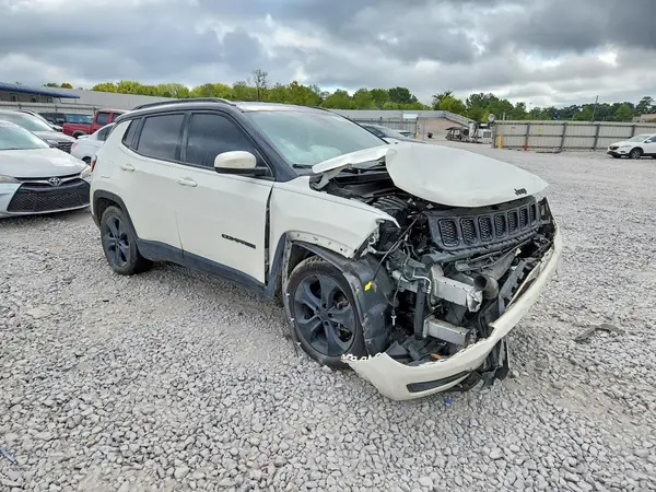 3C4NJCBBXMT526907 — 2021 Jeep Compass, фото 4 с аукциона Copart 13.10.2026, Передняя часть