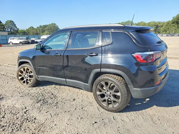 3C4NJDEB0MT596515 — 2021 Jeep Compass, фото 2 с аукциона Copart, Передняя часть