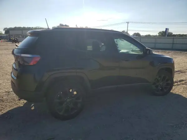 3C4NJDEB0MT596515 — 2021 Jeep Compass, фото 3 с аукциона Copart, Передняя часть