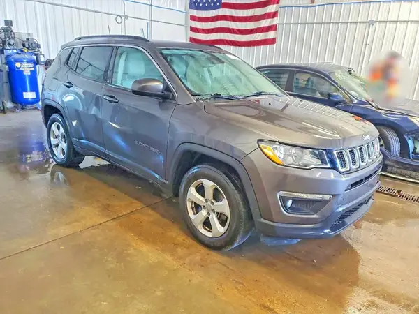 3C4NJDBB7MT533254 — 2021 Jeep Compass, фото 4 с аукциона Copart, Передняя часть
