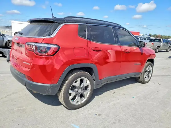 3C4NJDCBXMT558678 — 2021 Jeep Compass, фото 3 с аукциона Copart, Передняя часть