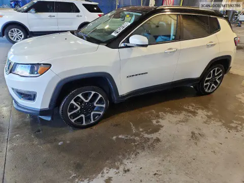 3C4NJDCB7MT592786 — 2021 Jeep Compass, Механические повреждения, фото до ремонта