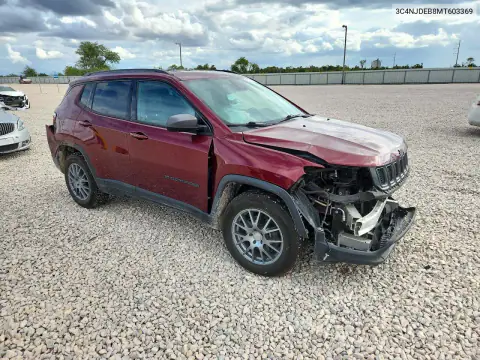 3C4NJDEB8MT603369 — 2021 Jeep Compass, фото 4 с аукциона Copart, Передняя часть