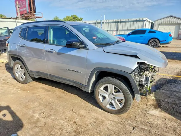 3C4NJDBB8NT134693 — 2022 Jeep Compass, фото 4 с аукциона Copart 14.10.2026, Передняя часть