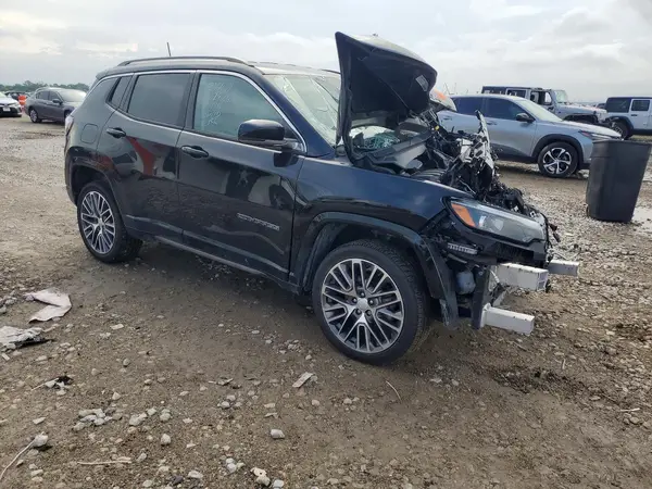 3C4NJDCB9NT102656 — 2022 Jeep Compass, фото 4 с аукциона Copart, Передняя часть