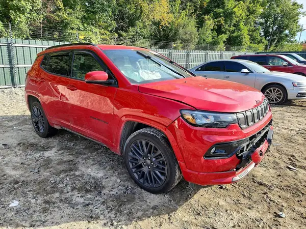 3C4NJDCB7NT223010 — 2022 Jeep Compass, фото 4 с аукциона Copart, Передняя часть